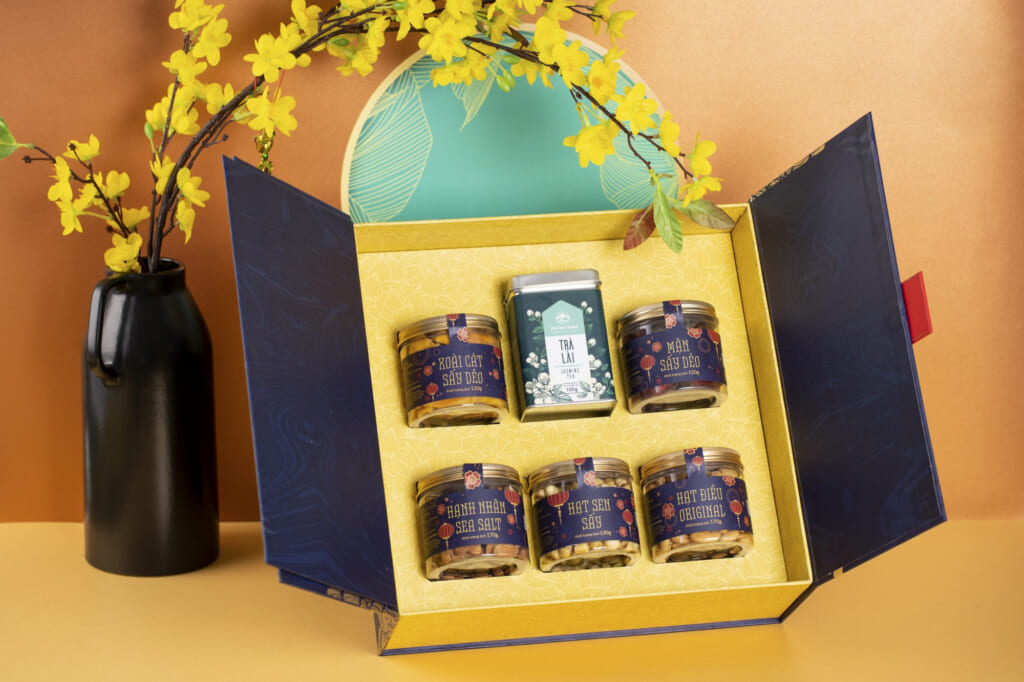 Hộp quà tết chất liệu carton lanh quy cách hộp nam châm cánh tủ